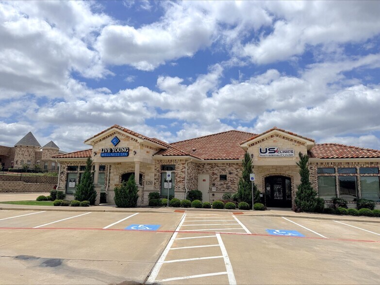 4541 N Josey Ln, Carrollton, TX à louer - Photo du bâtiment - Image 3 de 8