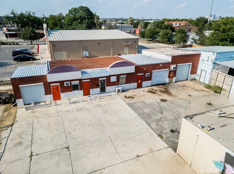 S Zarzamora Commercial Portfolio Sale portefeuille de 2 propriétés à vendre sur LoopNet.ca - Photo du bâtiment - Image 2 de 22