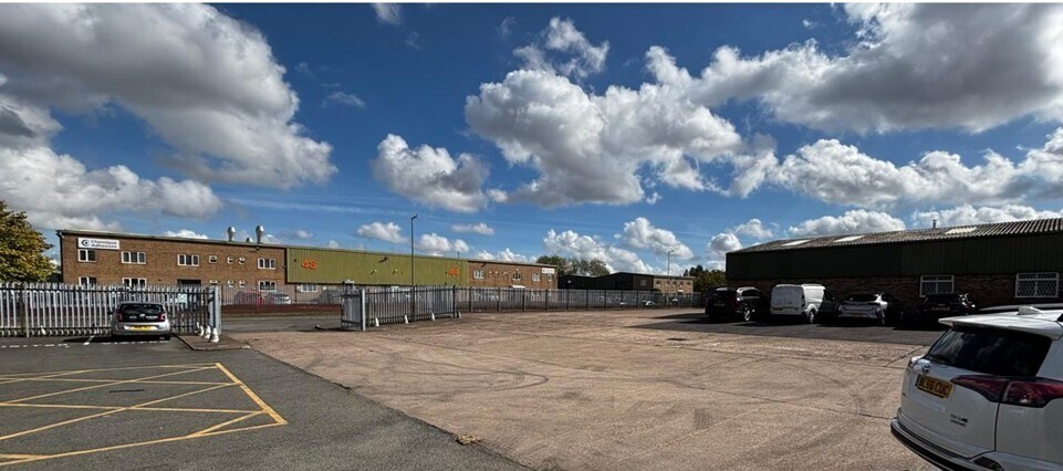 Empire Clos, Aldridge à louer - Photo du bâtiment - Image 2 de 5