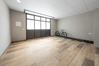 Plus de détails pour Multi-résidentiel à vendre