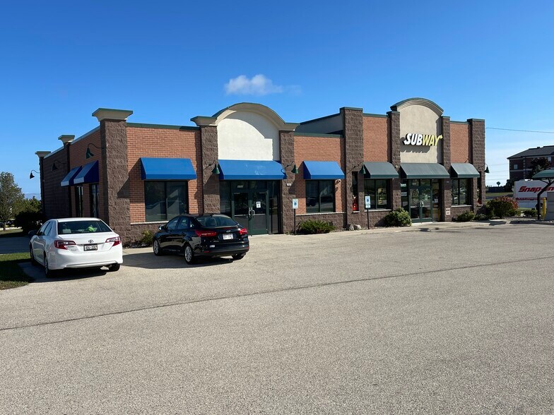 3703-3707 S Taylor Dr, Sheboygan, WI à vendre - Photo du bâtiment - Image 2 de 3