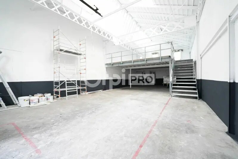 Flex in Vénissieux for lease - Interior Photo - Image 1 of 15