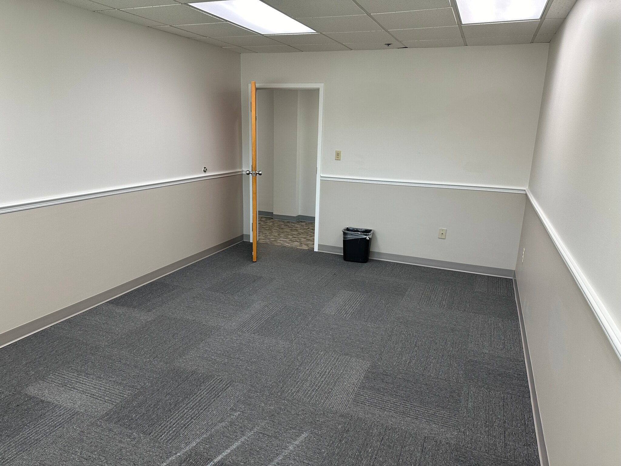 498 Palm Springs Dr, Altamonte Springs, FL for lease Interior Photo- Image 1 of 2