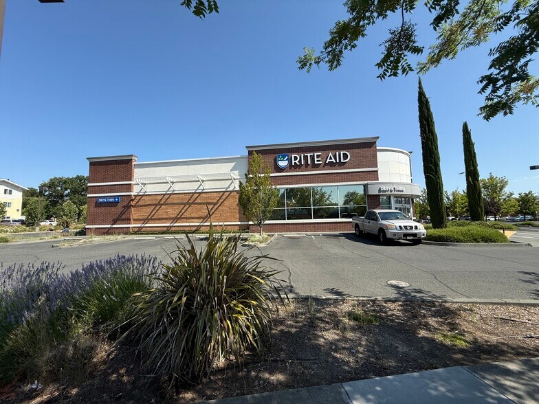 680 S State St, Ukiah, CA à louer - Photo du bâtiment - Image 3 de 17