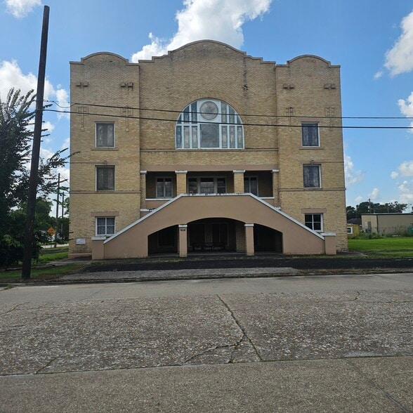 615 6th St, Sour Lake, TX for sale - Building Photo - Image 2 of 11
