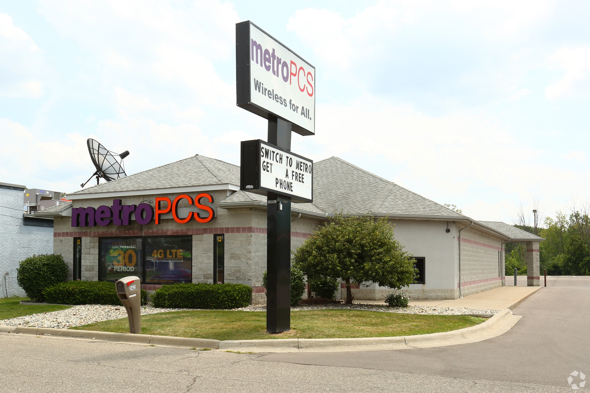 3423 Miller Rd, Flint, MI for lease Primary Photo- Image 1 of 4