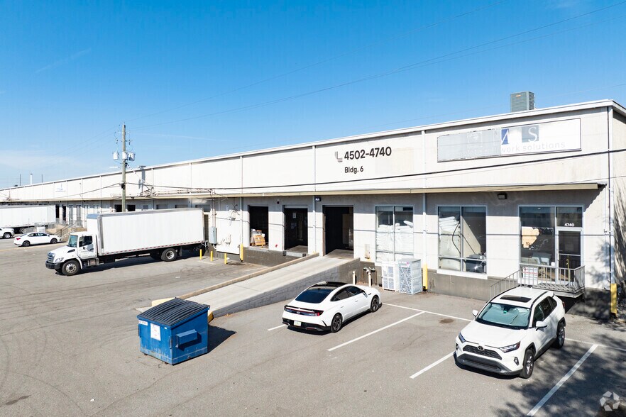 4702-4788 Distribution Dr, Tampa, FL à louer - Photo du bâtiment - Image 3 de 10