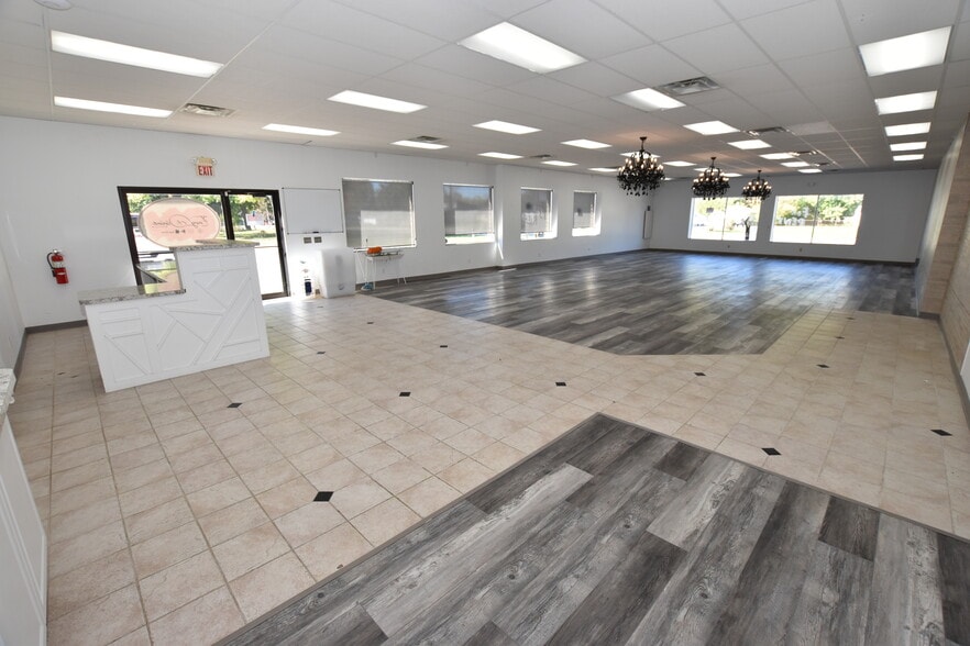 5480-5488 Richfield Rd, Flint, MI for lease - Building Photo - Image 2 of 15