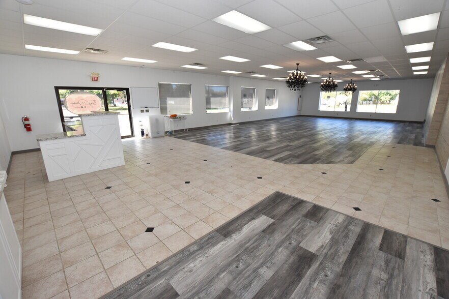 5480-5488 Richfield Rd, Flint, MI à louer - Photo du bâtiment - Image 2 de 15