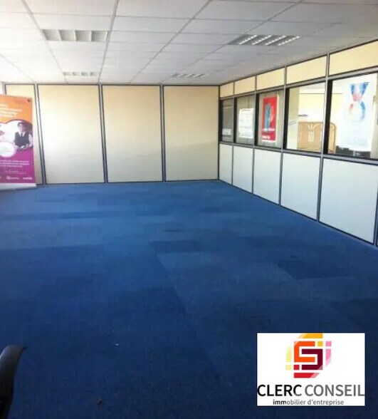 Office in Saint-Étienne-du-Rouvray for lease - Building Photo - Image 2 of 14