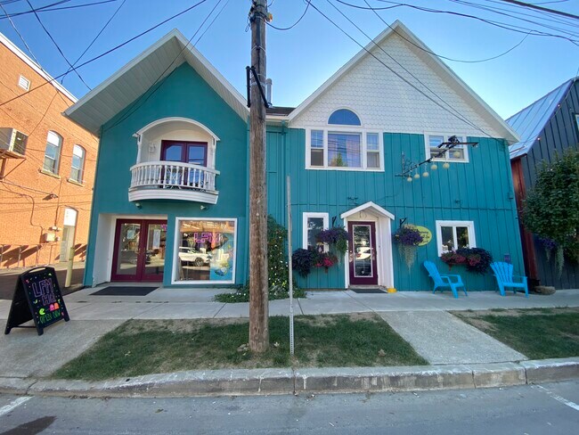 Plus de détails pour 9 Monroe St, Ellicottville, NY - Commerce de détail à louer