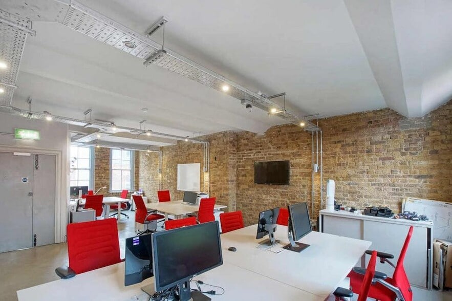 26 Britton St, London for lease - Building Photo - Image 2 of 63