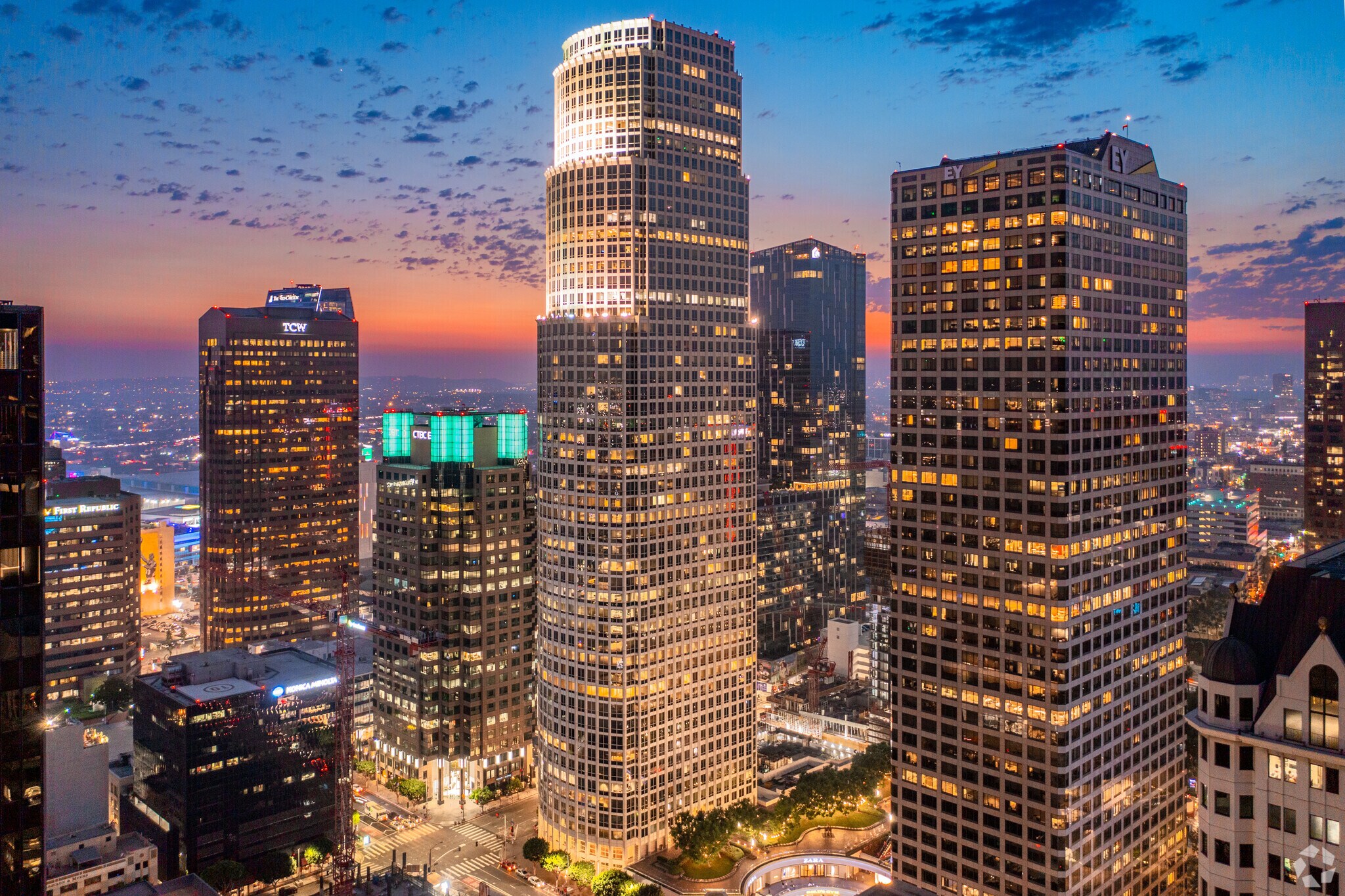 777 S Figueroa St, Los Angeles, CA à louer Photo du bâtiment- Image 1 de 8