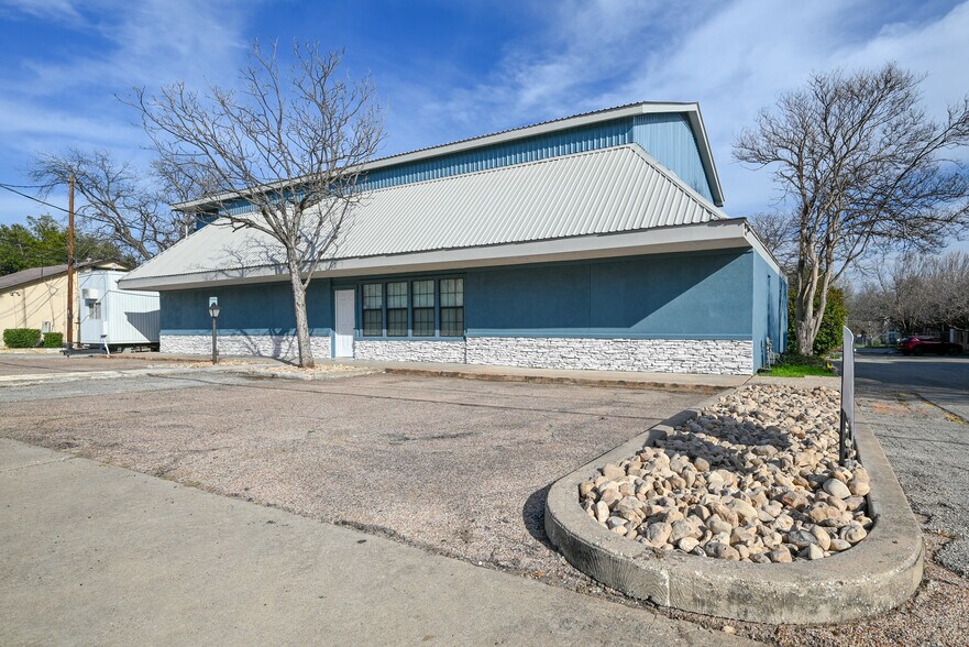 5611 Adams Ave, Austin, TX à louer - Photo du bâtiment - Image 3 de 8