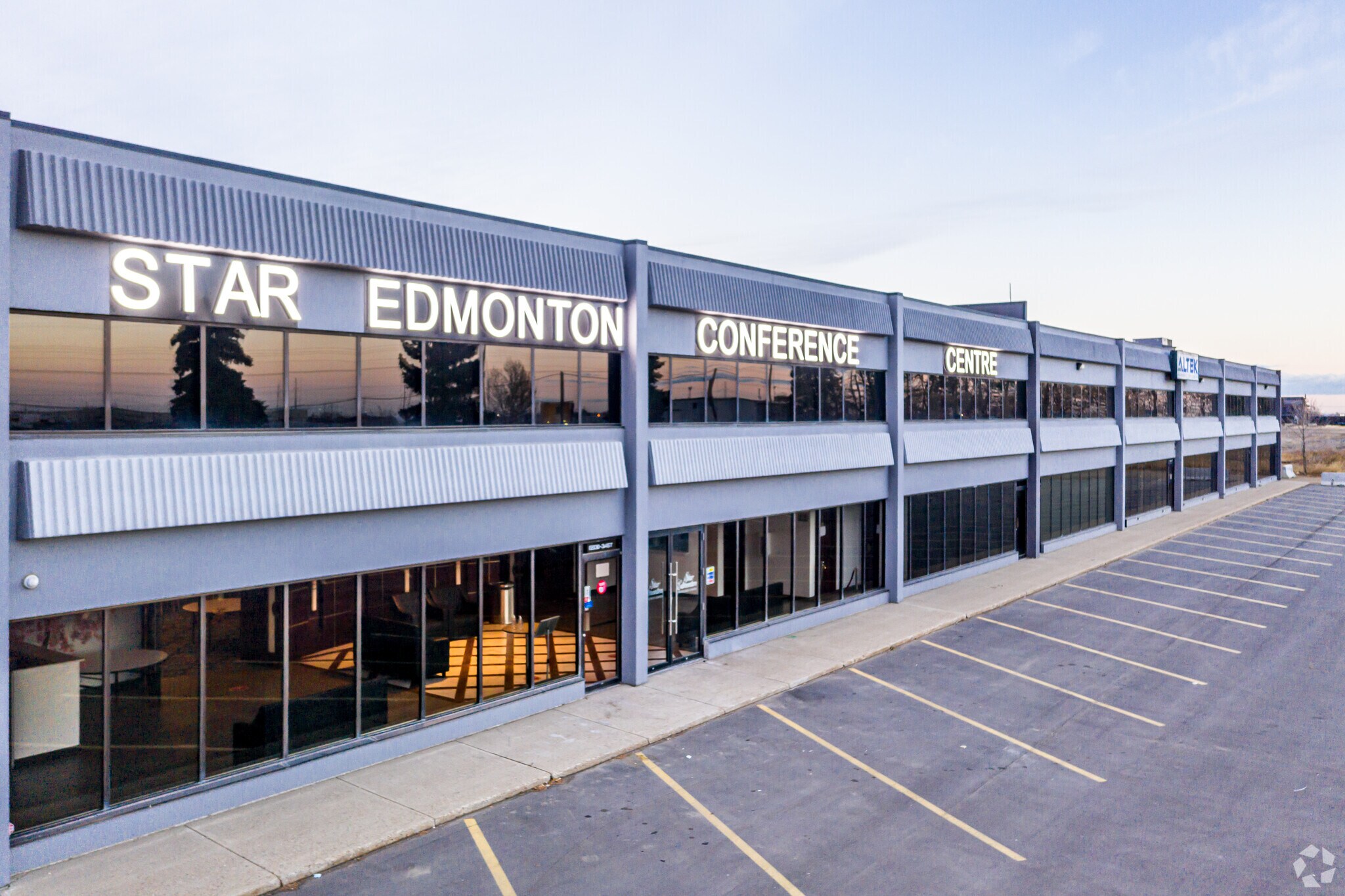 6930 34th St NW, Edmonton, AB for sale Primary Photo- Image 1 of 1