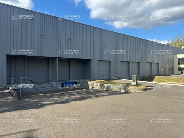Industrial in Lisses for lease - Building Photo - Image 1 of 11
