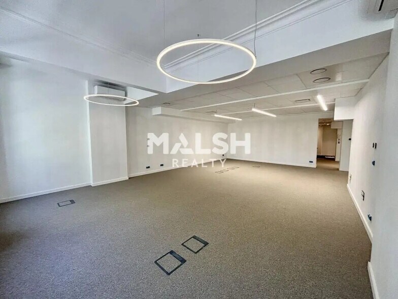 Office in Lyon for lease - Interior Photo - Image 3 of 10