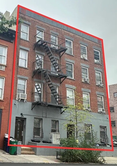 316-318 Bond Street Listing for sale portefeuille de 2 propriétés à vendre sur LoopNet.ca Photo principale- Image 1 de 4