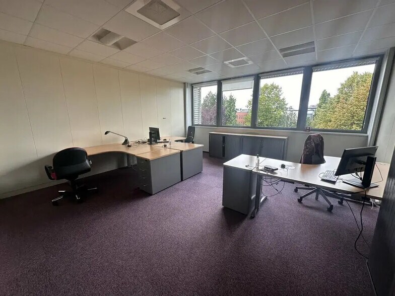 Office in Schiltigheim for lease - Interior Photo - Image 1 of 6