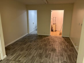 196 E Plaza Dr, Mooresville, NC à louer Photo intérieure- Image 2 de 4