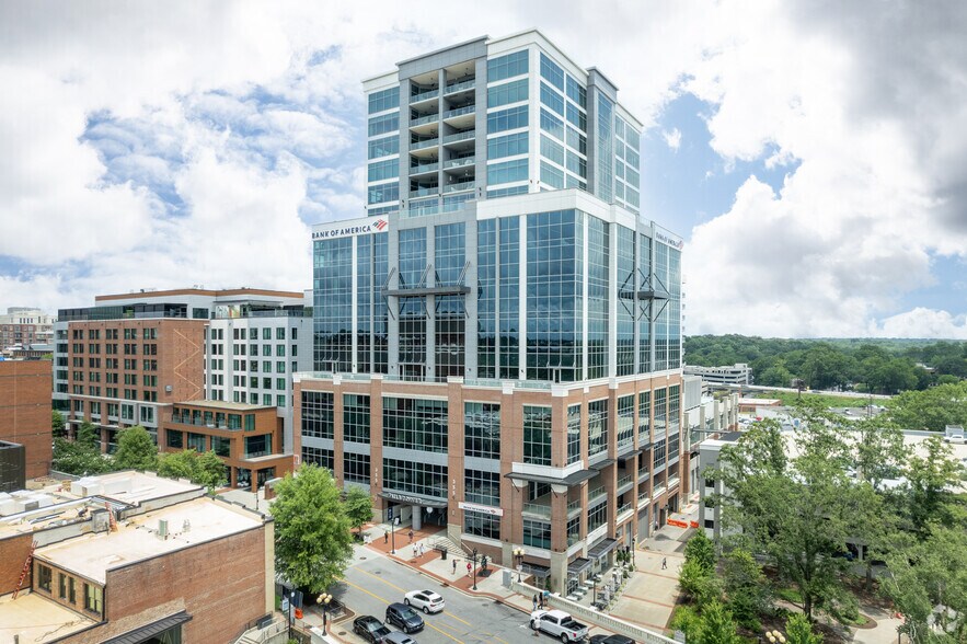 355 S Main St, Greenville, SC à louer - Photo du bâtiment - Image 1 de 31