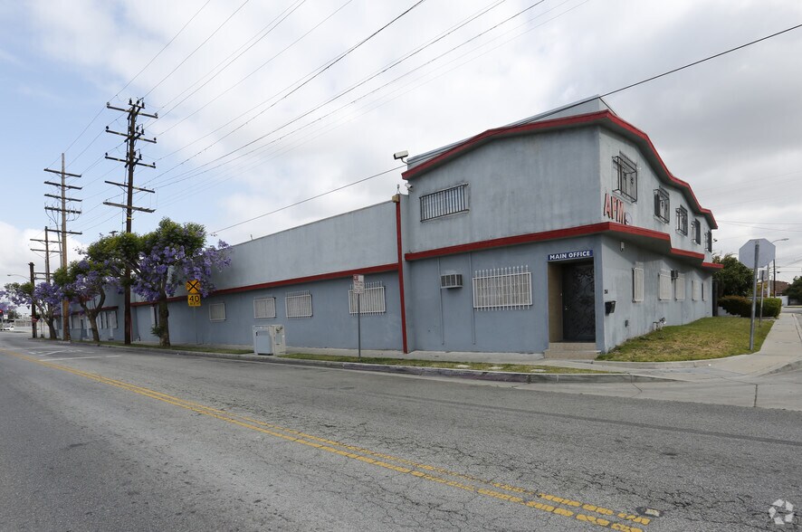 2551 Fernwood Ave, Lynwood, CA à louer - Photo du bâtiment - Image 1 de 3