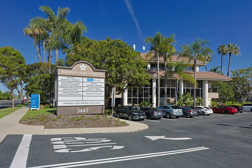 3525 E Pacific Coast Hwy, Torrance, CA à louer - Photo du bâtiment - Image 2 de 19
