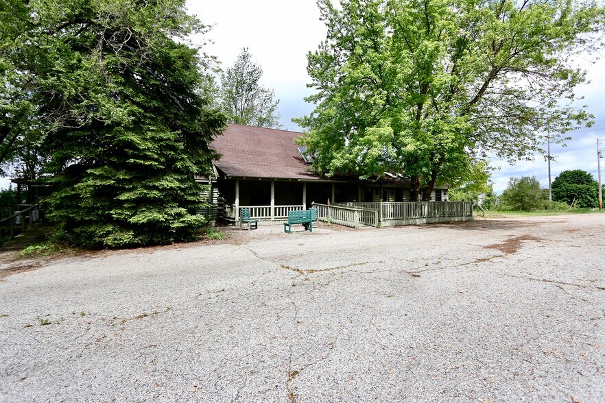 215 IN-120, Fremont, IN à vendre - Photo du bâtiment - Image 3 de 12