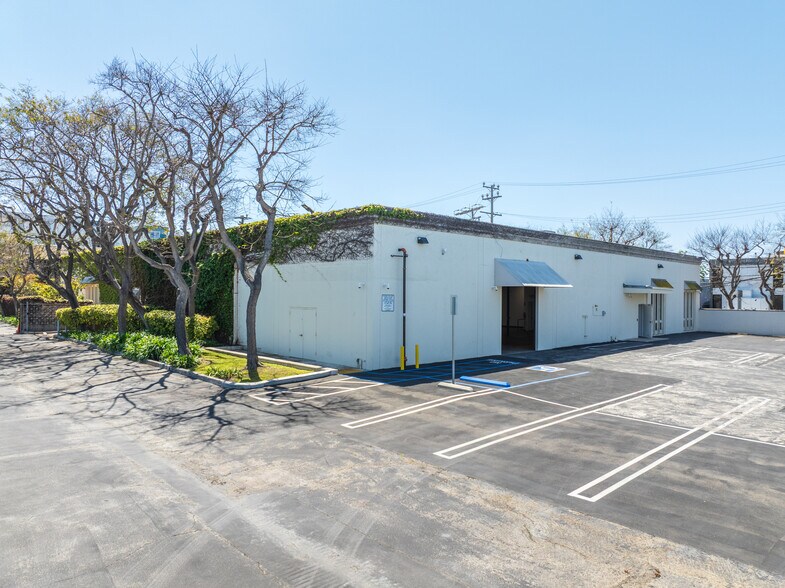12575 Beatrice St, Los Angeles, CA à louer - Photo du bâtiment - Image 3 de 7