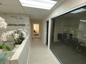 301 Almeria Ave, Coral Gables, FL for lease Interior Photo- Image 2 of 16