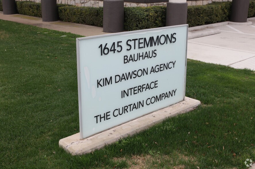 1645 N Stemmons Fwy, Dallas, TX à louer - Photo du bâtiment - Image 3 de 5