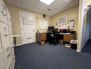 862 Ashley Blvd, New Bedford, MA à louer Photo intérieure- Image 2 de 9