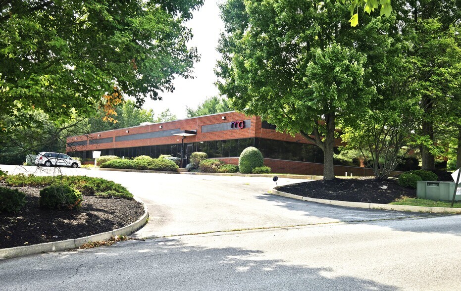 1180 McDermott Dr, West Chester, PA à louer - Photo du bâtiment - Image 3 de 12