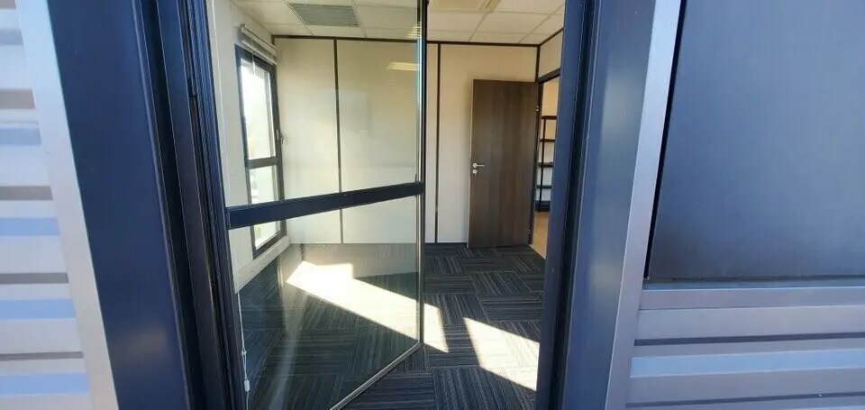 Office in Brignais for lease - Interior Photo - Image 2 of 4