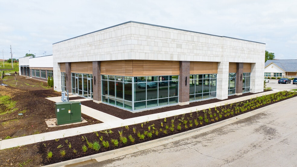 8400 W 165th Pl, Overland Park, KS for lease - Building Photo - Image 2 of 4