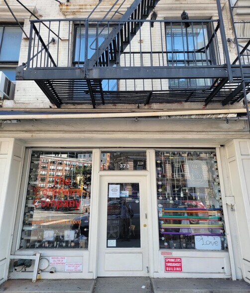 373 Canal St, New York, NY à louer - Photo du bâtiment - Image 1 de 8