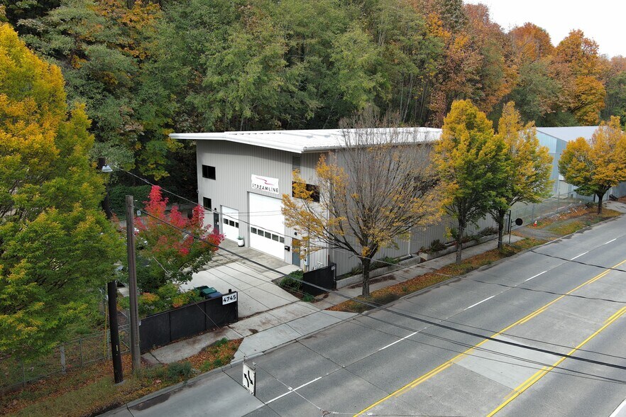 4745 W Marginal Way SW, Seattle, WA à vendre - Photo du bâtiment - Image 3 de 10