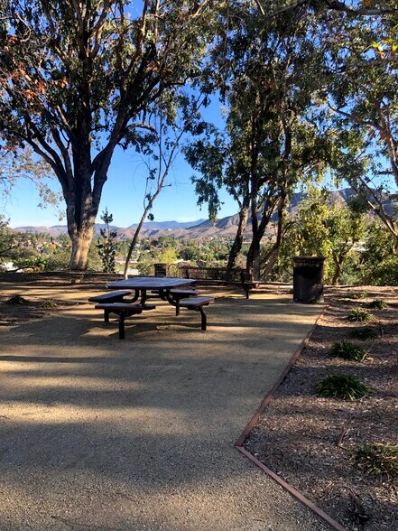 5700 Corsa Ave, Westlake Village, CA à louer - Photo du bâtiment - Image 2 de 6