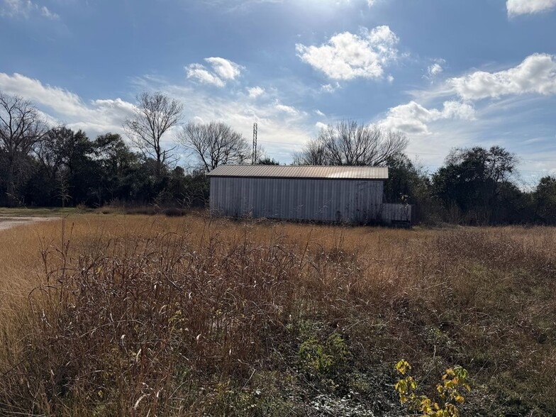 851 County Road 149, Alvin, TX à vendre - Photo du bâtiment - Image 3 de 19