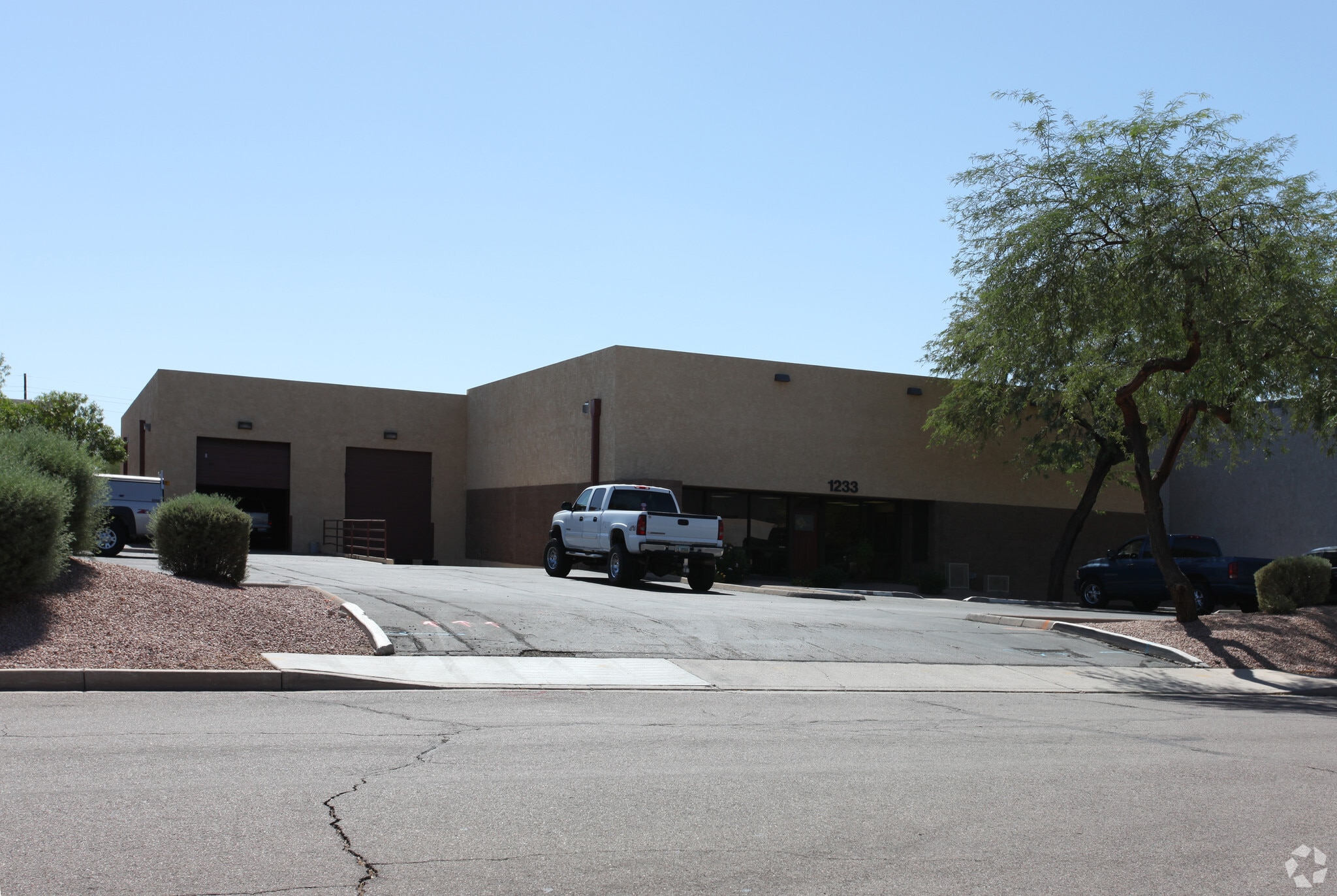 1233 W Geneva Dr, Tempe, AZ for lease Primary Photo- Image 1 of 4