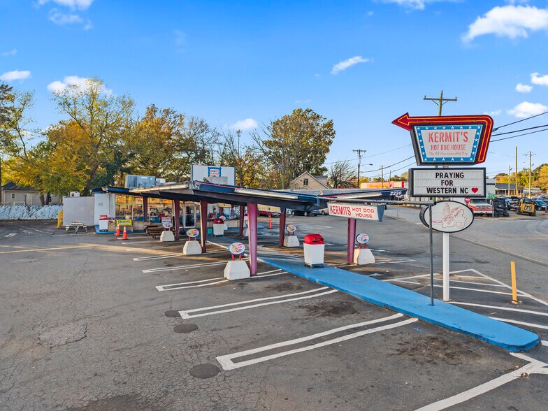 2220 Thomasville Rd, Winston-Salem, NC à vendre - Photo du bâtiment - Image 2 de 9