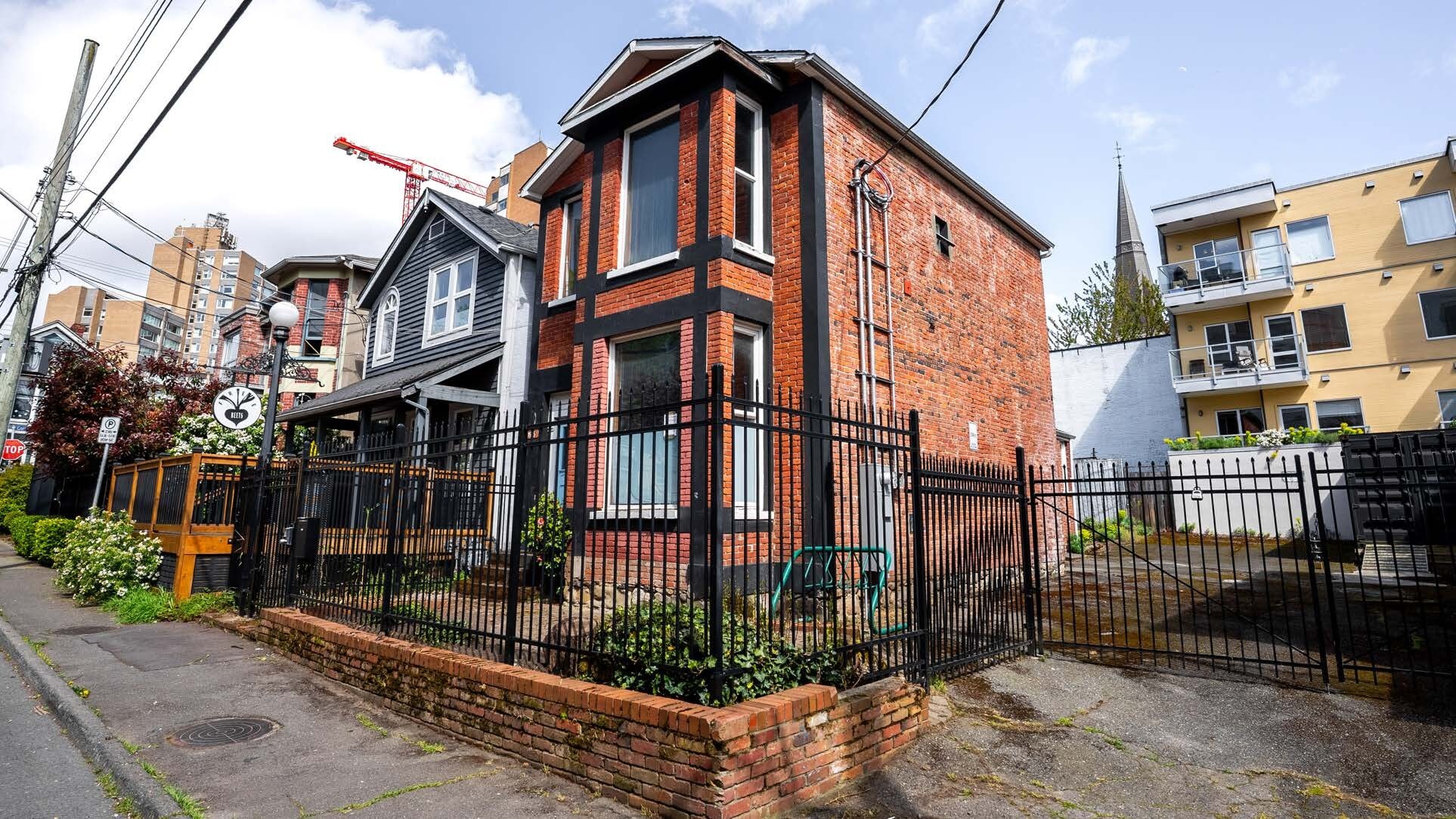 1525 Amelia St, Victoria, BC à vendre Photo du bâtiment- Image 1 de 6