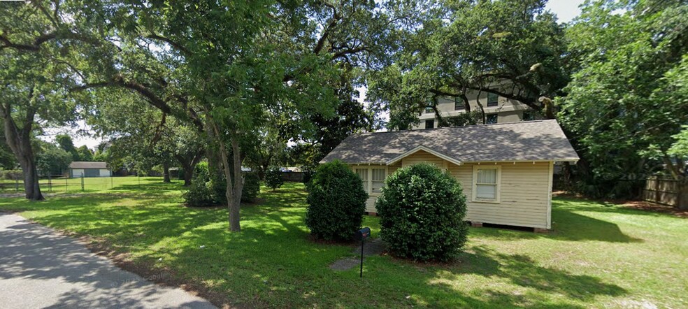 1860 Atwood Dr, Pensacola, FL for sale - Building Photo - Image 2 of 8