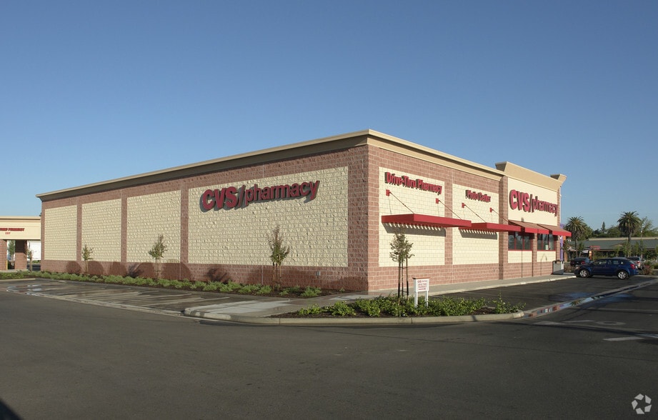 5180 E Kings Canyon Rd, Fresno, CA for sale - Building Photo - Image 2 of 10