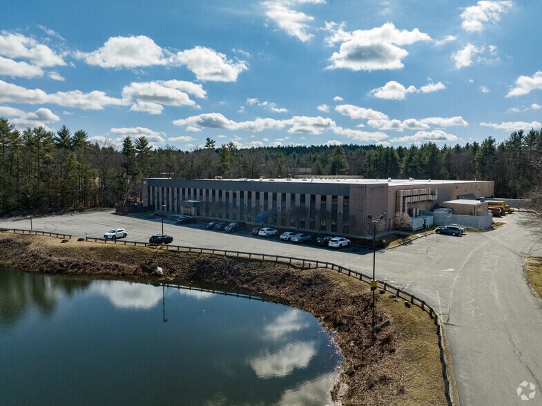 15 Hudson Park Dr, Hudson, NH à louer - Photo du bâtiment - Image 2 de 21