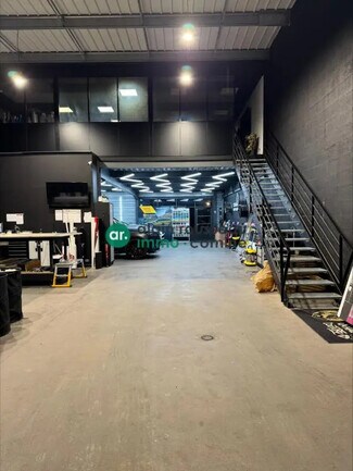 Plus de détails pour Local d'activités à louer