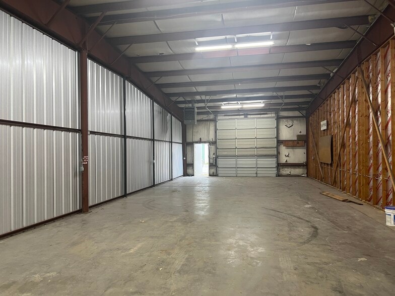115 NW Adeline Ave, Bartlesville, OK for lease - Interior Photo - Image 3 of 7