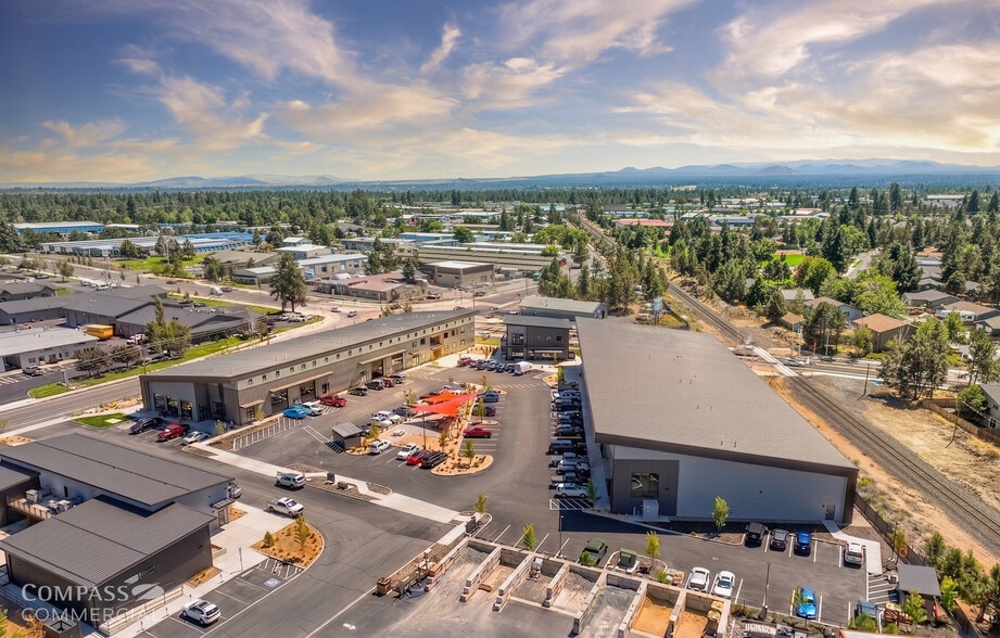 575 SE 9th St, Bend, OR for lease - Building Photo - Image 2 of 24