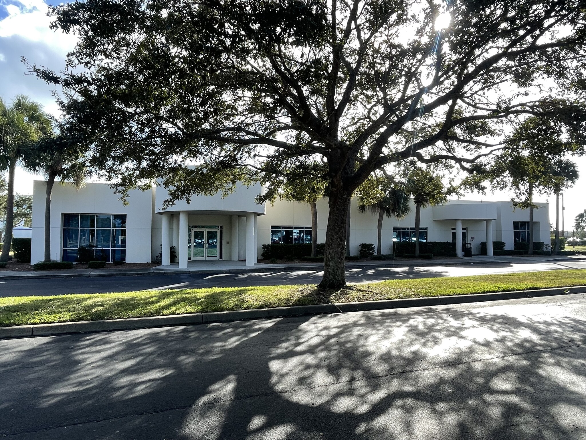 1990 W NASA Blvd, Melbourne, FL à louer Photo du b timent- Image 1 de 4