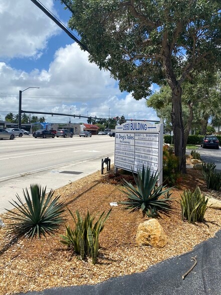 2542-2556 N Federal Hwy, Fort Lauderdale, FL for lease - Building Photo - Image 2 of 6